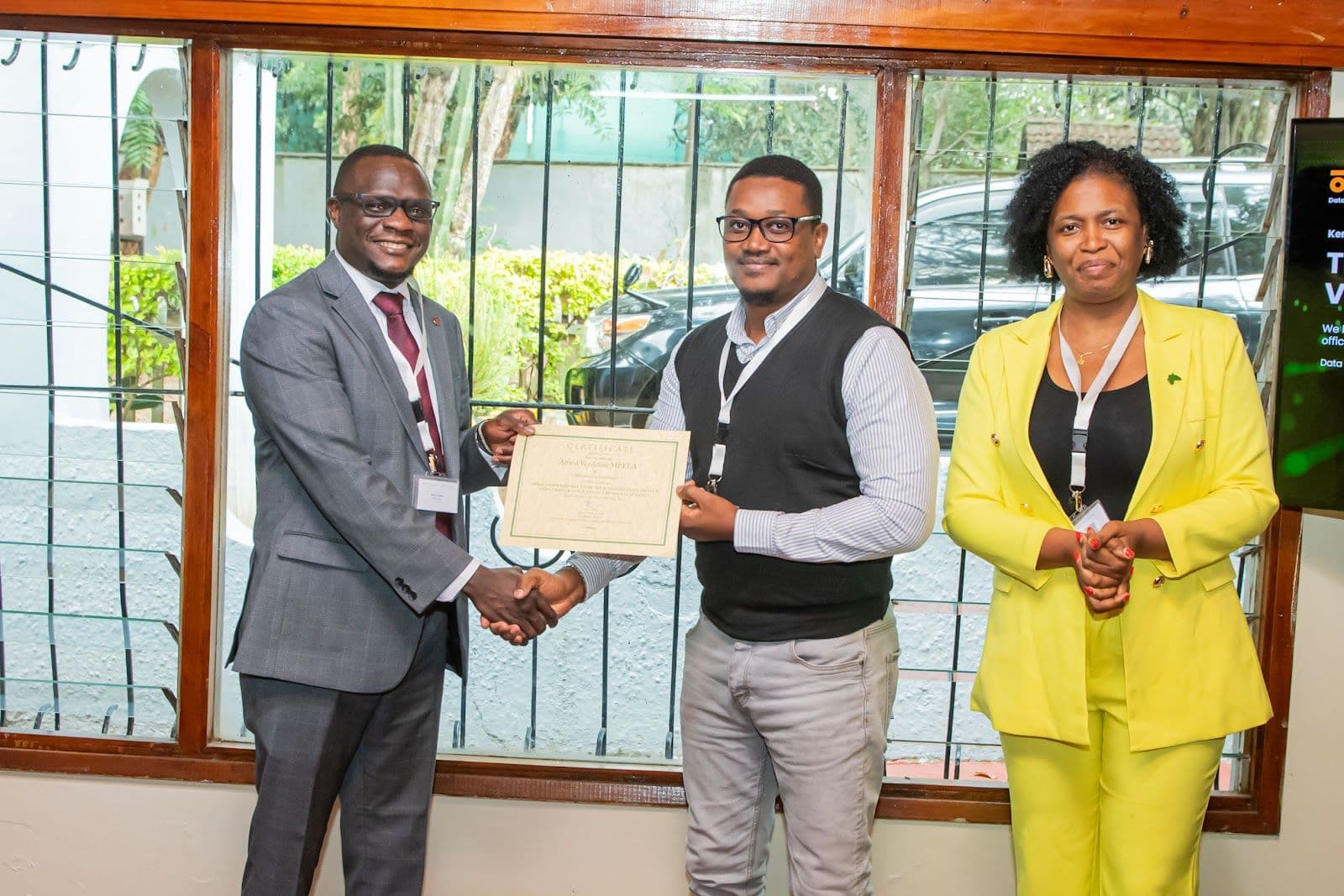 A participant receives a certificate on the closing day of the study tour.